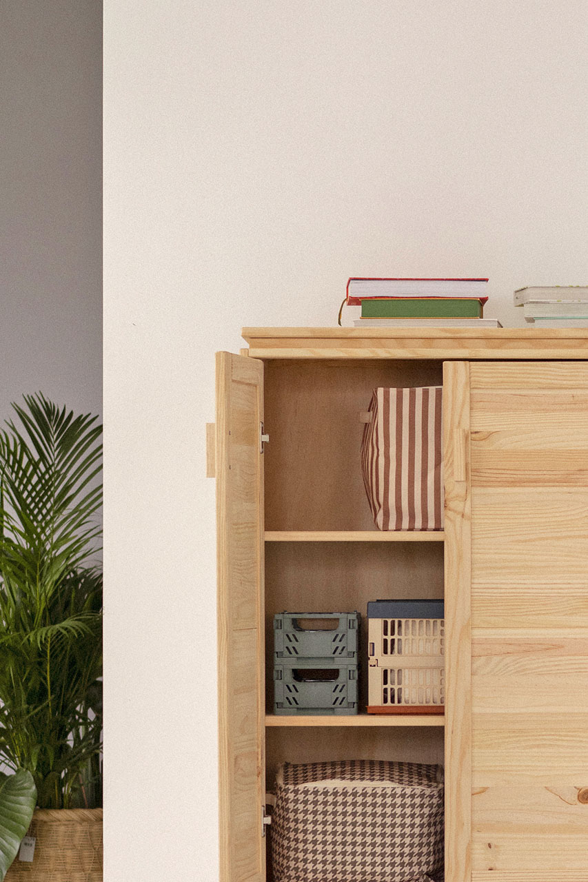 Imagen de ambiente 2 para:Armario aparador bajo de madera natural